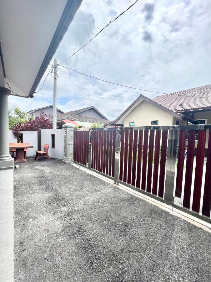 Teratai Homestay 3 Batu Buruk Kuala Terengganu Exterior foto